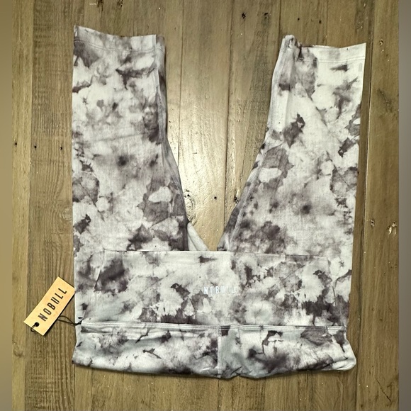 NWT NOBULL Women’s High Rise Crop Tight - Large - Cloud Black Tie Dye - Picture 4 of 9